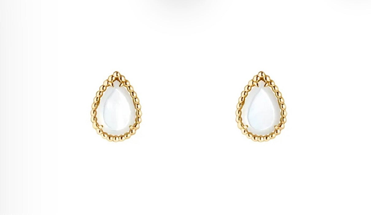 Boucheron Serpent Bohème Motif Earrings Mother of Pearl | بوشرون أقراط سيربان بوهيم موتيف صدف
