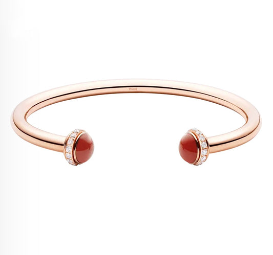 Piaget Possession Open Bangle Carnelian | بياجيه إسوارة بوسيشن المفتوحة عقيق أحمر